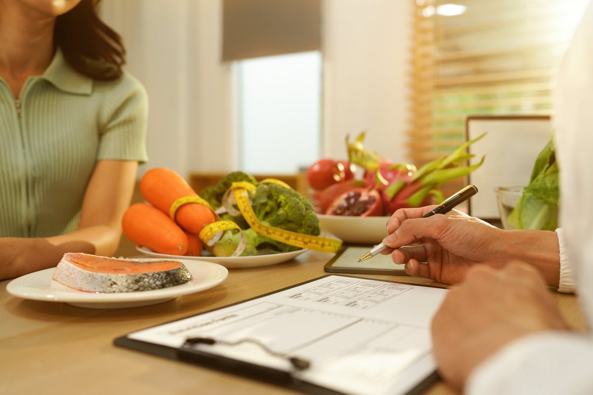 Dietician nutrition specialist consulting woman, developing healthy diet and dietary program for weight management
